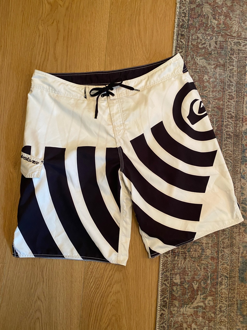 Vintage Quiksilver Boardshorts Men’s 38 Kelly Slater White Black Beige 90’s Y2K